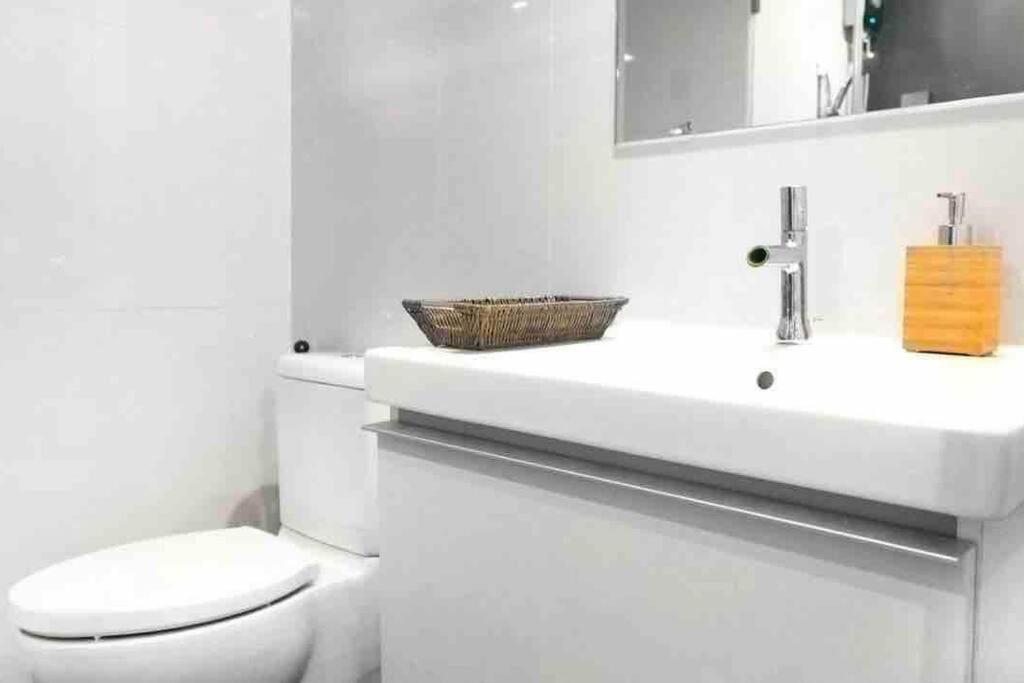 בנגקוק Stylish 1 Bedroom, Nice Pool,Bts Asok, Sukhumvit מראה חיצוני תמונה